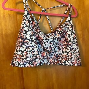 Old navy sports bra EUC 4x criss cross back